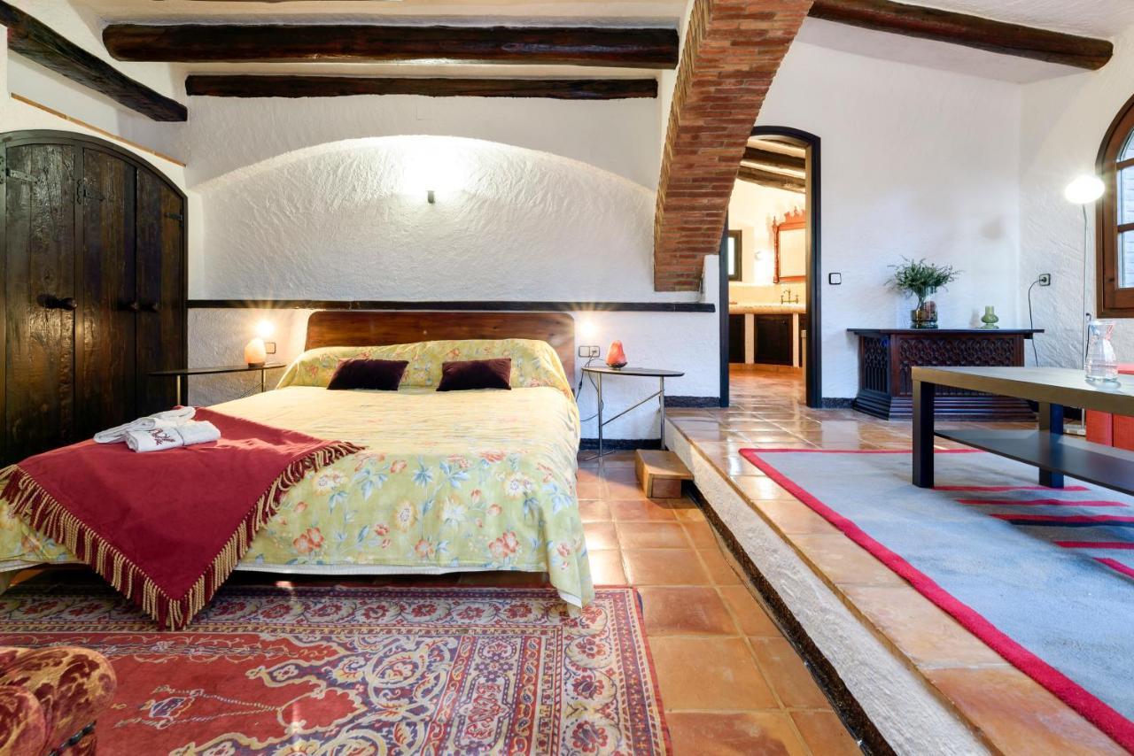 Masia Can Manent Del Bosc S XVIII Santa Eulalia de Ronsaná Exteriör bild